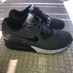 Womens Air Max 90 Pure Platinum/ Dark Grey/ Black.